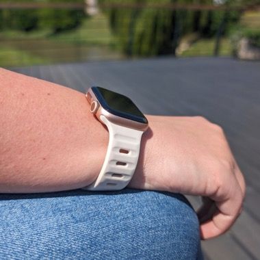 Curea silicon pentru Apple Watch 38 / 40 / 41 mm, seriile 3-9 si SE, starlight, Bermek 4