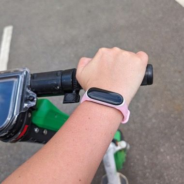 Set curea silicon Bermek si 3 folii pentru Xiaomi Mi Band 4 si Mi Band 3, alb-roz 3