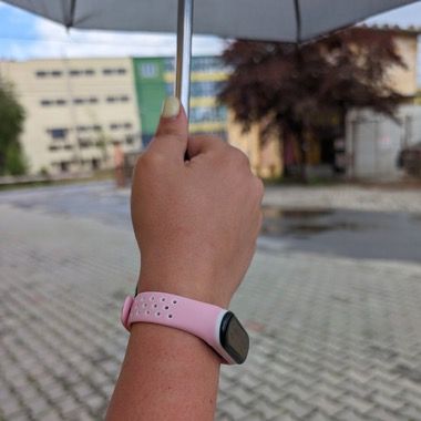 Set curea silicon Bermek si 3 folii pentru Xiaomi Mi Band 4 si Mi Band 3, alb-roz 4
