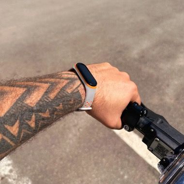 Set curea silicon Bermek si 3 folii pentru Xiaomi Mi Band 4 si Mi Band 3, gri-portocaliu 3