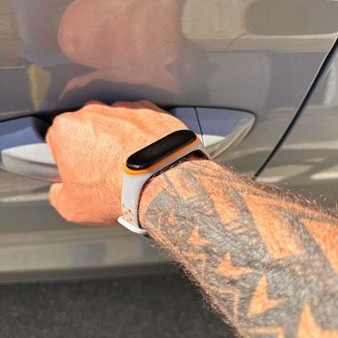 Set curea silicon Bermek si 3 folii pentru Xiaomi Mi Band 4 si Mi Band 3, gri-portocaliu 6