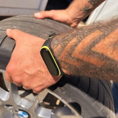 Set curea silicon si 3 folii de protectie pentru Xiaomi Mi Band 4 si Mi Band 3, Bermek, negru cu verde 2