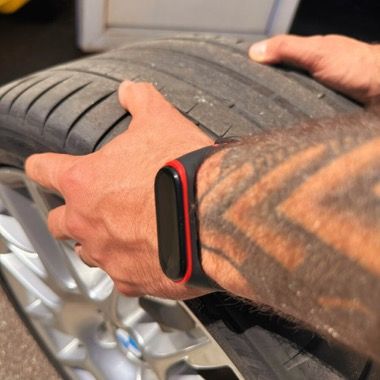 Set curea silicon si 3 folii de protectie pentru Xiaomi Mi Band 4 si Mi Band 3, Bermek, negru cu rosu 3