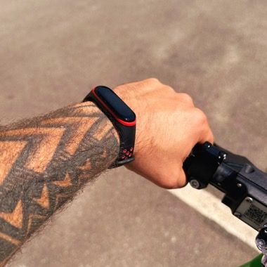 Set curea silicon si 3 folii de protectie pentru Xiaomi Mi Band 4 si Mi Band 3, Bermek, negru cu rosu 4
