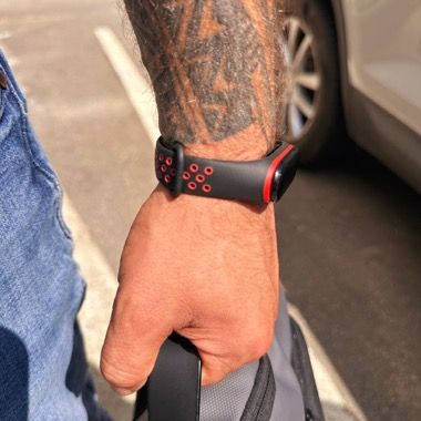 Set curea silicon si 3 folii de protectie pentru Xiaomi Mi Band 4 si Mi Band 3, Bermek, negru cu rosu 5