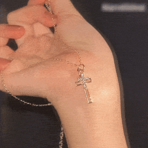 Lantisor Sfintit cu Cruce si Cristale Stralucitoare 4